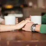 Hogyan lehet megkülönböztetni az igazi szerelmet az illúziótól: 5 fő